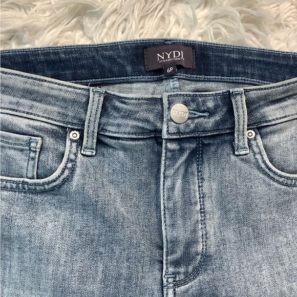 NYDJ Petite Mid-Rise Zip Hem Capri Jeans 6P - Picture 5 of 7